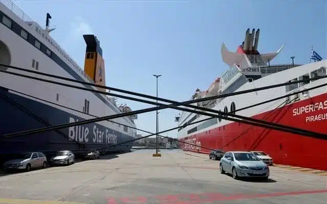 Σε ισχύ απαγορευτικό απόπλου από το λιμάνι του Πειραιά 11