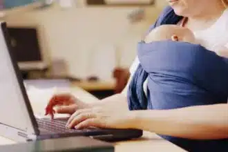 Επίδομα μητρότητας: Τα SOS που πρέπει να γνωρίζετε για τις αιτήσεις 50