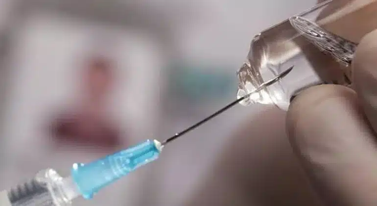 Σκάνδαλο με τον εμβολιασμό «γαλάζιων» στελεχών - 40άρηδες πήραν τη σειρά παιδιών με αναπηρίες 1