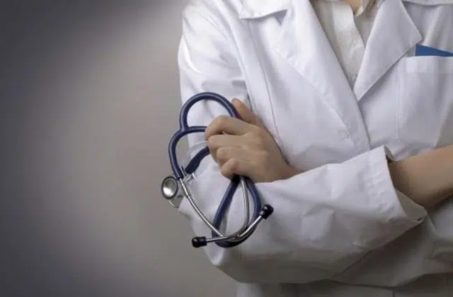 Αντί για προσλήψεις μόνιμου προσωπικού, ιδιώτες γιατροί θα δουλεύουν part time στα νοσοκομεία… 12