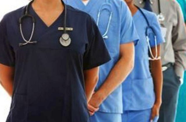 Υπουργείο Υγείας: Προσλαμβάνονται άμεσα 300 μόνιμοι γιατροί σε ΜΕΘ 3
