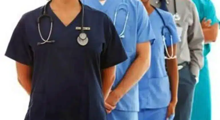 Υπουργείο Υγείας: Προσλαμβάνονται άμεσα 300 μόνιμοι γιατροί σε ΜΕΘ 11