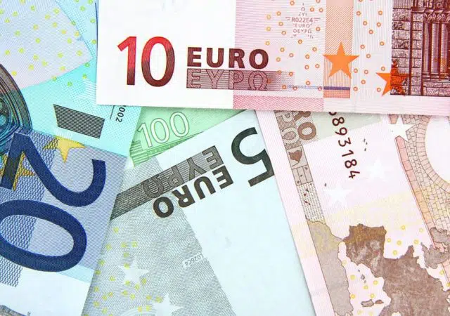 Επίδομα 800 ευρώ: Ποιοι οι νέοι δικαιούχοι 12