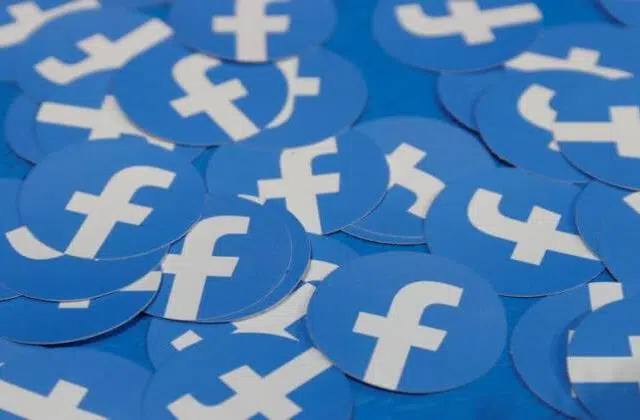 «Έπεσαν» Facebook και Instagram παγκοσμίως 13