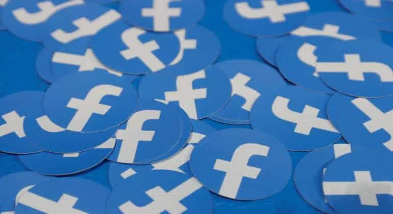 «Έπεσαν» Facebook και Instagram παγκοσμίως 11