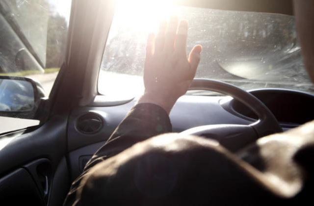 Καύσωνας και οδήγηση στο αυτοκίνητο: Κίνδυνος υγείας από τα τζάμια – Τι να κάνετε 3