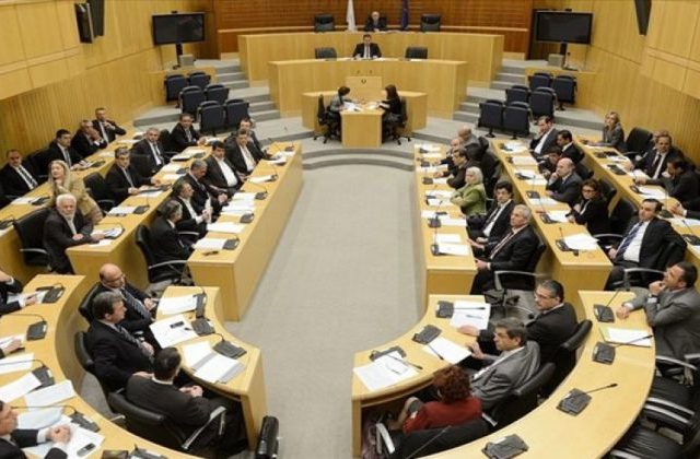 Κύπρος: Η Βουλή ξαναψήφισε το νόμο για τη σύνταξη χηρείας στους άνδρες 3