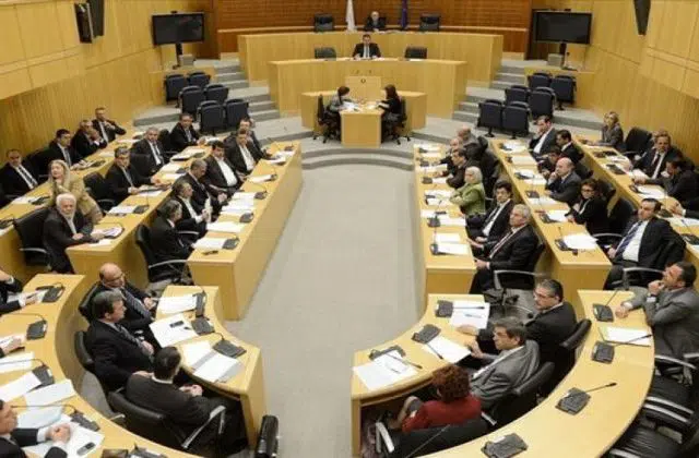 Κύπρος: Η Βουλή ξαναψήφισε το νόμο για τη σύνταξη χηρείας στους άνδρες 13