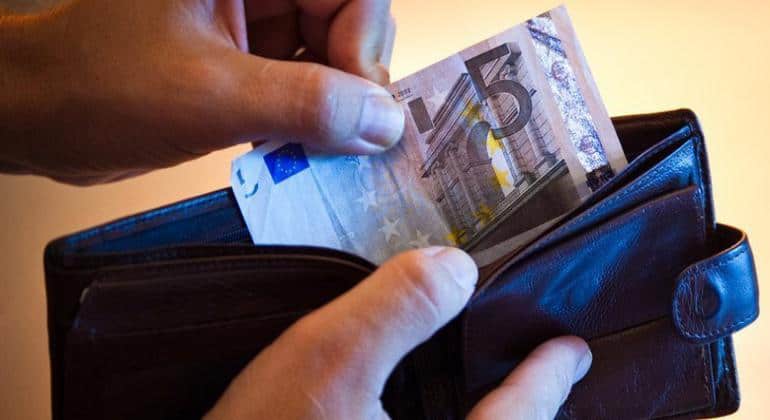 Κατώτατος μισθός: Αύξηση στα 830 ευρώ – Ποιοι θα παίρνουν 872 ευρώ/μήνα καθαρά 1