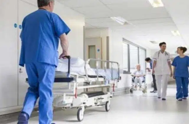 ΠΟΕΔΗΝ: «Απολύθηκε κατά λάθος όλο το επικουρικό προσωπικό των νοσοκομείων» – Ζητά επανάληψη της διαδικασίας από το ΑΣΕΠ 12