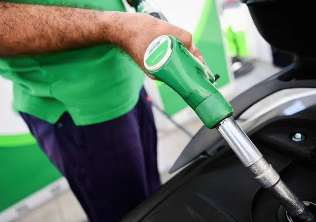 Εκτοξεύεται η βενζίνη - Κίνδυνος μεγάλων αυξήσεων και στα σούπερ μάρκετ (video) 13