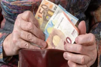 Συντάξεις: Έκτακτο επίδομα συνταξιούχων 250 ευρώ πριν τα Χριστούγεννα 82