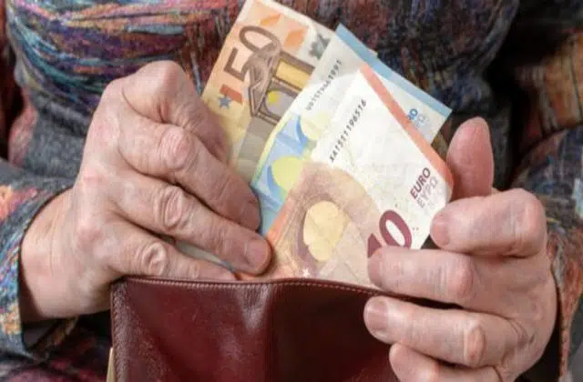 Συνταξιούχοι καλούνται να επιστρέψουν 27,6 εκατ. ευρώ! 12