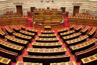 Στη Βουλή τροπολογία με την οποία νομιμοποιούνται οι παράνομοι μετανάστες που ζουν στην Ελλάδα για τρία χρόνια 44