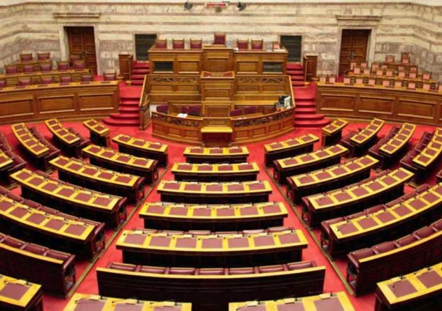 Βουλή: Σφοδρή αντιπαράθεση κυβέρνησης και αντιπολίτευσης για τα εργασιακά 2