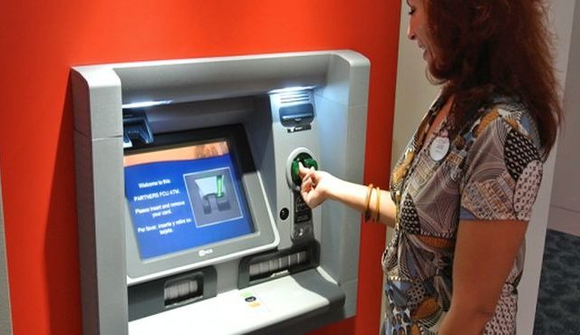 Κορονοϊός: Tι αλλάζει από σήμερα στις τραπεζικές συναλλαγές 3