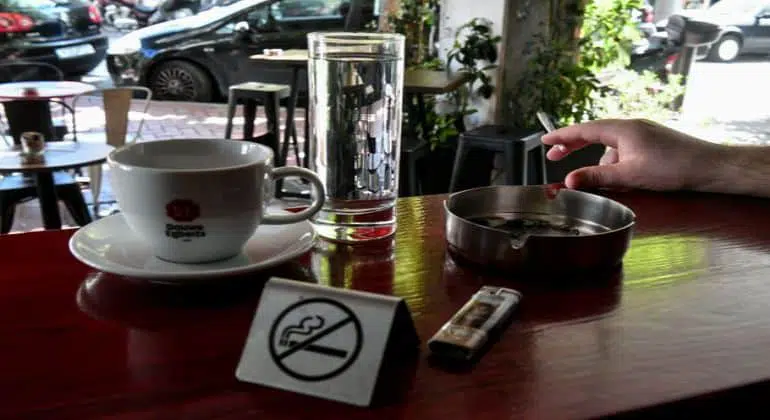 Αντικαπνιστικός νόμος: Στο ΣτΕ οι καταστηματάρχες - Ζητούν ακύρωση της απόφασης για την απαγόρευση χρήσης καπνού 11