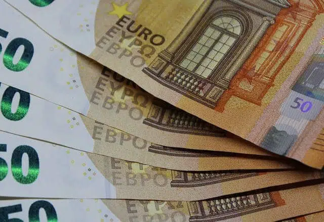 Κατατέθηκε η τροπολογία για το επίδομα 250 ευρώ σε χαμηλοσυνταξιούχους και ΑΜΕΑ 12