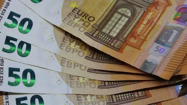Κατατέθηκε η τροπολογία για το επίδομα 250 ευρώ σε χαμηλοσυνταξιούχους και ΑΜΕΑ 11