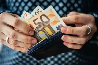 Επίδομα 534 ευρώ: Ποιοι πληρώνονται σήμερα 80