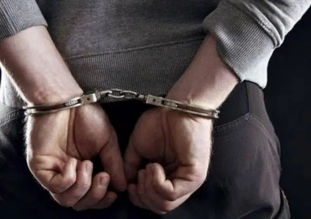 Κορονοϊός: Συνελήφθη ιδιοκτήτης φροντιστηρίου γιατί δεν τήρησε τα έκτακτα μέτρα και έκανε κανονικά μάθημα 13