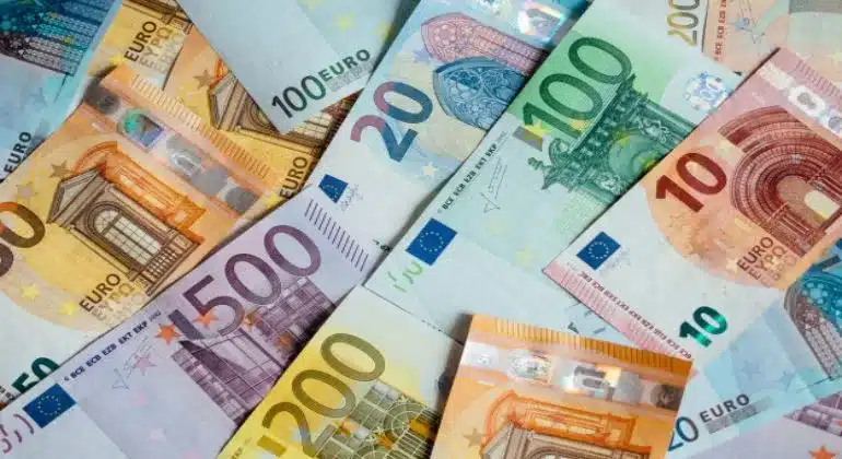 Επίδομα 400 ευρώ: Δείτε ποιοι είναι οι 130.000 μακροχρόνια άνεργοι που το δικαιούνται 11