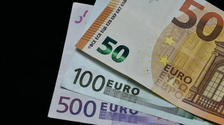 Καταβάλλεται σήμερα το επίδομα των 534 ευρώ για τον Ιανουάριο- Ποιοι οι δικαιούχοι 11