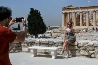 Τουρισμός: Έως 10.000 ασυμπτωματικοί τουρίστες θα έρθουν στην Ελλάδα! 86