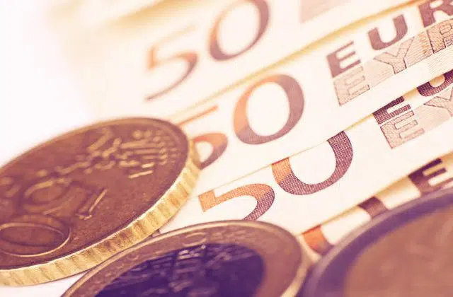 e-ΕΦΚΑ, ΟΑΕΔ: Ποιοι θα δουν χρήματα στους λογαριασμούς - Στις τράπεζες αποζημιώσεις και επιδόματα 13