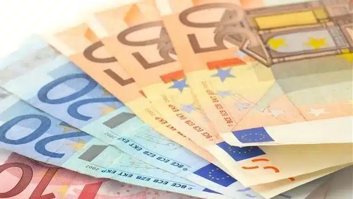 Επίδομα 800 ευρώ και τον Δεκέμβριο αν παραταθεί το lockdown 1