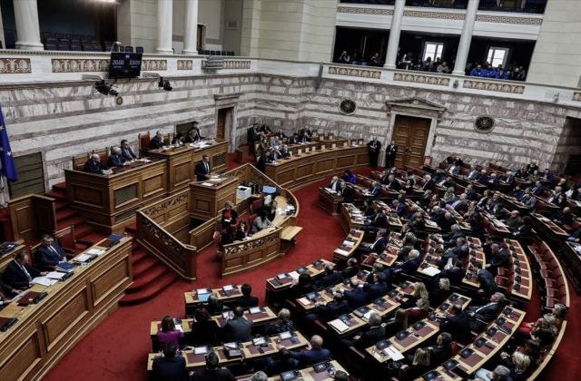 Βουλή: Υπερψηφίστηκε η τροπολογία για τα αναδρομικά 3