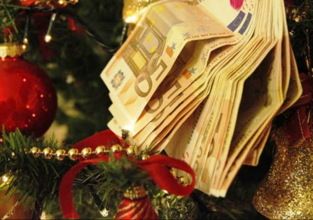 Χριστουγεννιάτικος μποναμάς: Πότε θα πληρωθεί, οι δικαιούχοι 2
