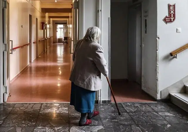 Καταγγελία: Απέλυσαν εργαζόμενη σε γηροκομείο επειδή ήταν θετική στον κορονοϊό 12