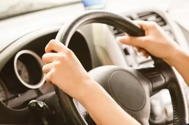 Παρατείνεται η ισχύς αδειών οδήγησης, άσκησης επαγγέλματος εκπαιδευτή, ΠΕΙ και ΔΕΕ 13