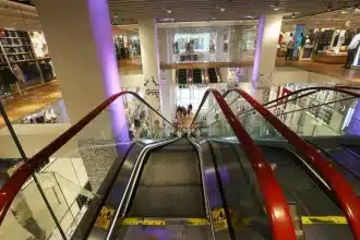 Ανοίγουν μεγάλα εμπορικά και mall σε περιοχές "αυξημένου κινδύνου" 46