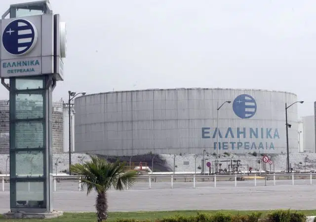 Σε απ’ αόριστον απεργία οι εργαζόμενοι στην εταιρεία Ελληνικά Πετρέλαια στη Λάρνακα 12
