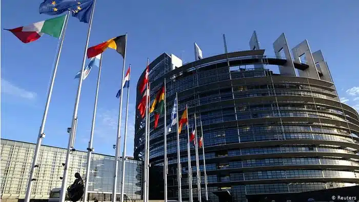 428 θέσεις πρακτικής άσκησης Schuman στο Ευρωπαϊκό Κοινοβούλιο (1.300 ευρώ μηνιαίο επίδομα!) 1