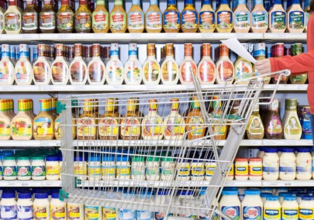 Νέα μέτρα κατά της ακρίβειας: Μείωση τιμών από αύριο σε πάνω από 3.000 προϊόντα 108 brands στα σούπερ μάρκετ 12