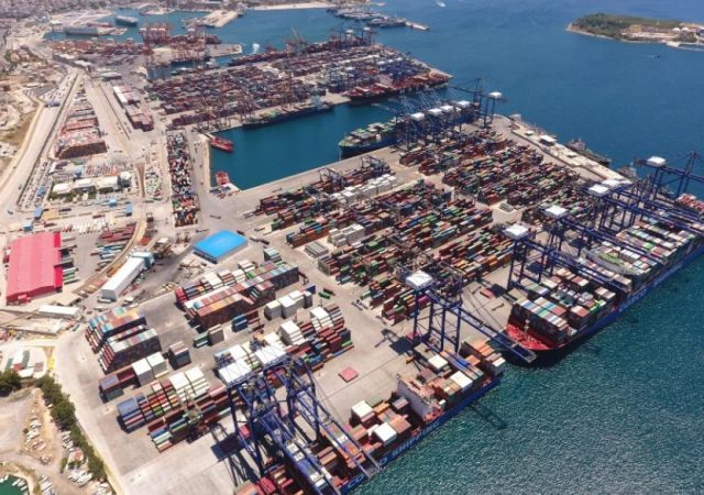 Νεκρός εργάτης στις προβλήτες της COSCO στο λιμάνι του Πειραιά 13