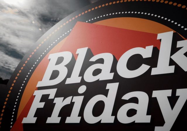 Έρχεται η Black Friday - Στο κυνήγι προσφορών οι καταναλωτές 13