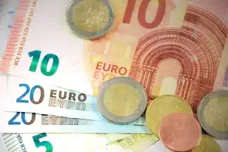 'Εκτακτη ενίσχυση 250 ευρώ: Έτσι θα δοθεί σε χαμηλοσυνταξιούχους και ΑμεΑ - Ολόκληρη η τροπολογία 18