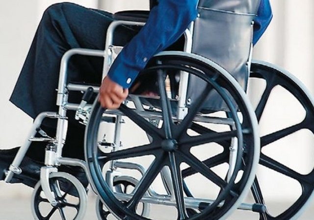 Χιλιάδες δικαιούχοι με αναπηρία κινδυνεύουν να βρεθούν εκτός Ελάχιστου Εγγυημένου Εισοδήματος, επιδόματος στέγασης, εκπτώσεων ΕΝΦΙΑ 13