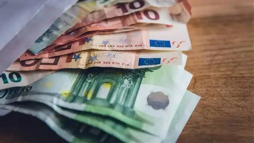 Επιδόματα: Ποια αυξάνονται έως και 50 ευρώ τον μήνα από το τέλος Απριλίου 11