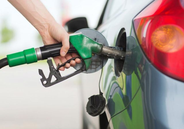 Ανατιμήσεις: Fuel pass για… μισό ρεζερβουάρ – Εκτός ελέγχου οι τιμές στα καύσιμα και τα τρόφιμα 13