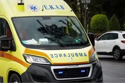 Βούλα: Μηχανή παρέσυρε και σκότωσε πεζή - Βαριά τραυματισμένος ο οδηγός 28