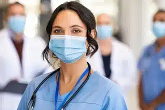 Έξτρα επίδομα σε υγειονομικούς – Το σχέδιο του υπουργείου Υγείας 24