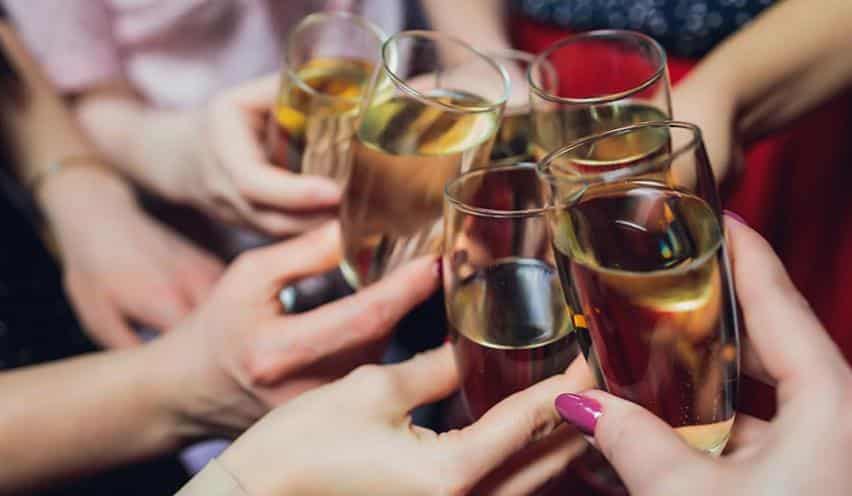 Αλκοολούχα ποτά: 1,75 δισ. ευρώ συνεισέφεραν στο ΑΕΠ το 2021 – Στήριξαν 61.000 θέσεις εργασίας 1