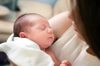 Στη Βουλή η διάταξη για 9 μήνες άδεια μητρότητας 72