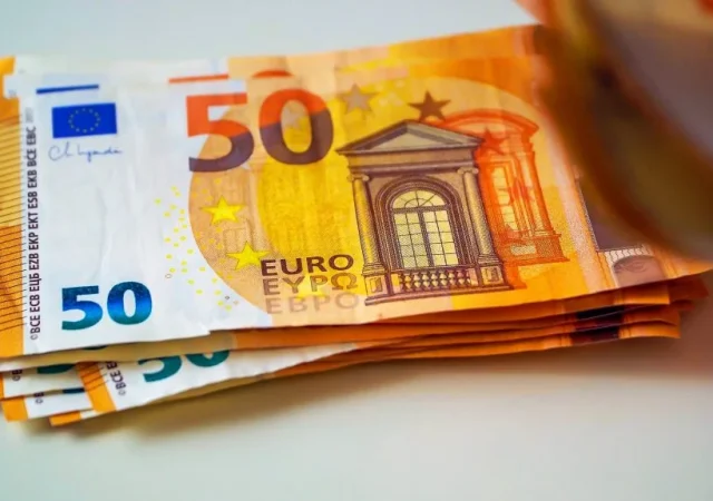 Επίδομα 150 ευρώ κάθε μήνα για δύο χρόνια - Δικαιούχοι 12