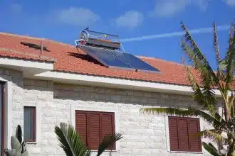 «Εξοικονομώ» για ηλιακούς θερμοσίφωνες: Το σχέδιο της κυβέρνησης 60